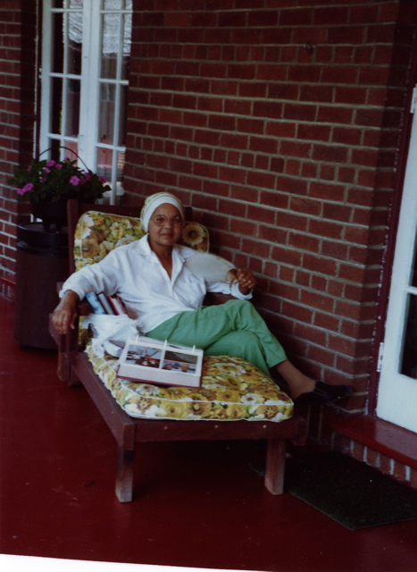 mom chaise